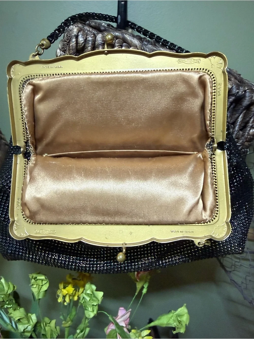 Vintage Whiting & Davis Model 2994 black metal mesh clutch w/gold flickering